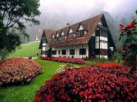 Lakehouse Hotel
